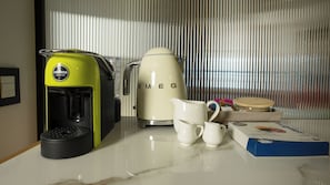 Kaffee und/oder Kaffeemaschine