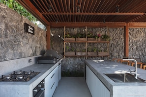 Outdoor Kitchen