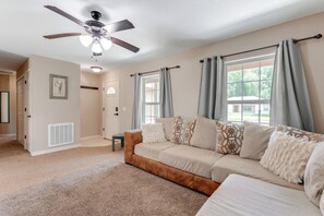 Living Room | Central A/C & Heat | Free WiFi