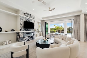 La Villa Nadia - Luxury Vacation Rental House with Private Pool and Golf Cart Near Beach in Destin, Florida - Five Star Properties Destin / 30A