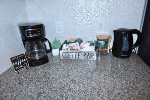 Kaffee und/oder Kaffeemaschine