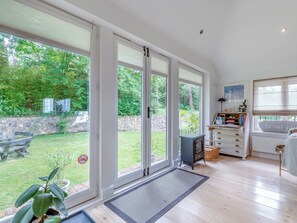 Open plan living space | Fir Tree Apartment - Fir Tree Holidays, Crowborough