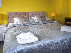 Double bedroom | Cider Cottage - Boswell Farm, Sidmouth