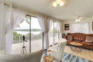 Living Room | Central A/C | Free WiFi