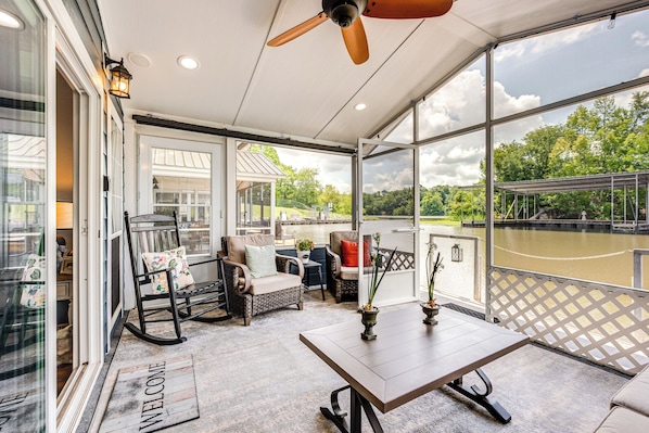 Bainbridge Vacation Rental | 2BR | 2BA | 1 Small Step Required | 880 Sq Ft