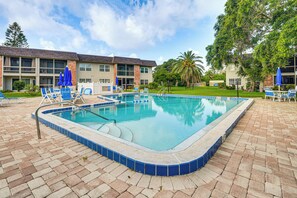 Coronado Cove | Community Amenities | Outdoor Pool