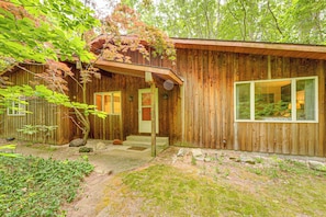Property Entrance/Exterior | 2-Story Cabin