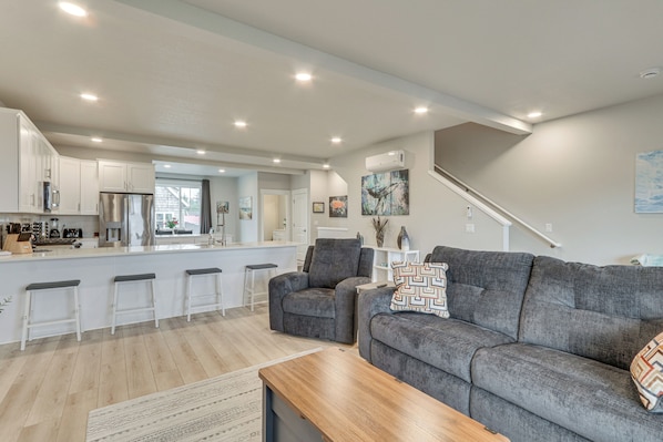 Hammond Vacation Rental | 4BR | 4BA | Stairs Required | 2,150 Sq Ft