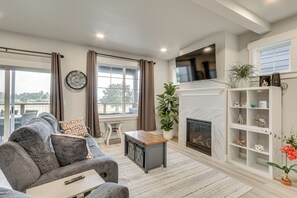 Living Room | 2nd Floor | Central A/C & Heat | Smart TV | Gas Fireplace