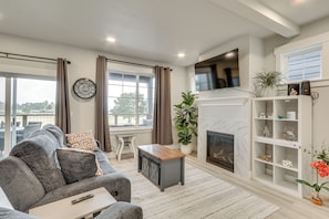 Living Room | 2nd Floor | Central A/C & Heat | Smart TV | Gas Fireplace