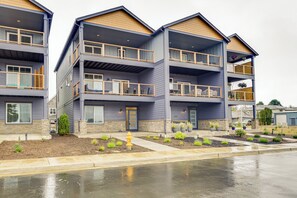 Property Exterior | 3-Story Townhome