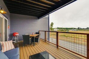Private Balcony | 2nd Floor | Outdoor Dining | Electric Grill