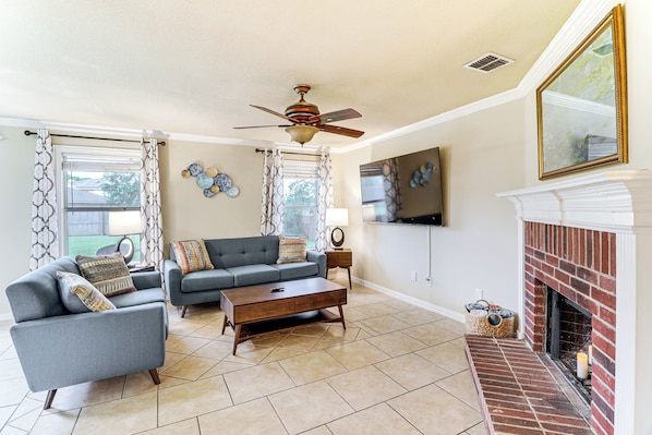 Grand Prairie Vacation Rental | 3BR | 2.5BA | 1,976 Sq Ft | Stairs Required
