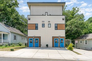 Uptown Duplex To Sleep 20+ Guest with Private Entrance!
