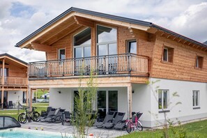 Außenseite Ferienhaus [Sommer]
