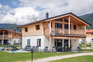 Außenseite Ferienhaus [Sommer]