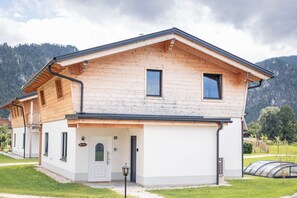 Außenseite Ferienhaus [Sommer]