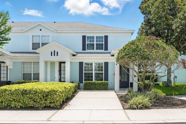 3-bed 3-bath Townhome