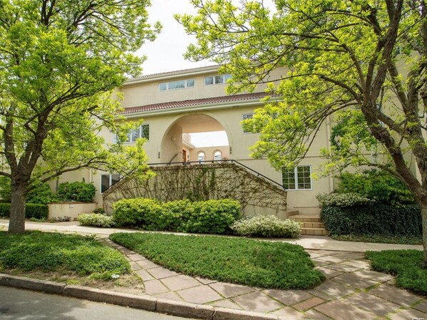 Welcome to your Cherry Creek Retreat! 