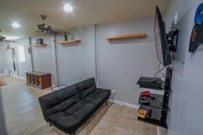 Bonus Room- TV with PS4