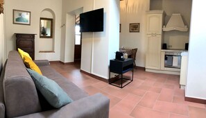 Autumn, Kitchen, Living Room, Spring, Summer