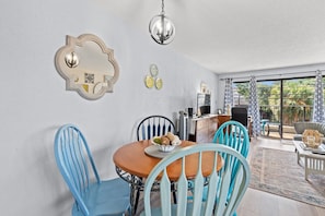 Ocean Villas 101 Dining area