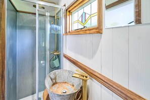 Dipple Farm Shepherd's Hut, Woolfardisworthy - Host & Stay