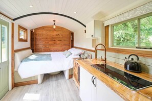 Dipple Farm Shepherd's Hut, Woolfardisworthy - Host & Stay