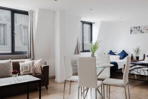 Living Room / Lounge
