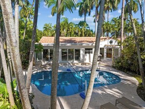Amazing private pool to enjoy Miami's hot weather! It's also heated to enjoy during the night of if weather is not hot enough. 