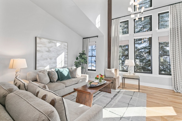 Home Decor, Building, Furniture, Indoors, Living Room