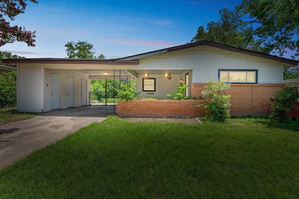 Grass, Lawn, Outdoors, Shelter, Backyard