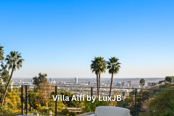 Villa Alfi by LuxJB: Amazing Views. Brand new mansion in Hollywood Hills.