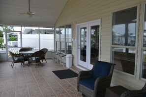 Screen porch