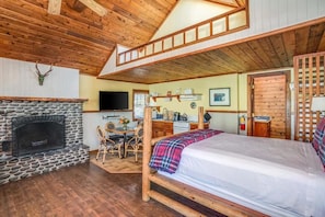Comfortable Unit with Queen size bed