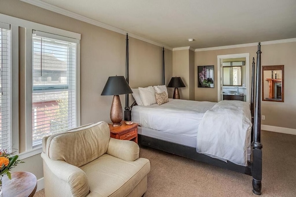 Comfortable Unit with King size bed