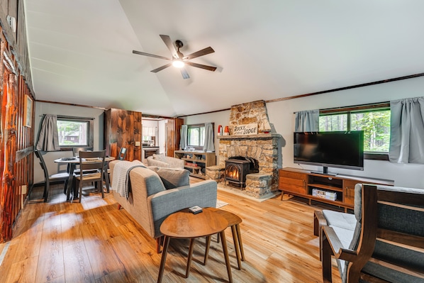 Boothbay Harbor Vacation Rental | 2BR | 1BA | 686 Sq Ft | 5 Steps to Enter