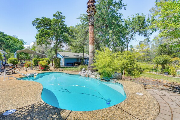 Anderson Vacation Rental | 3BR | 2BA | Stairs Required | 1,789 Sq Ft