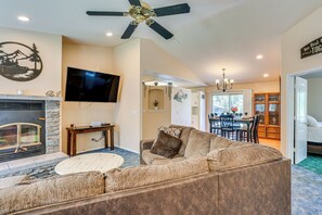 Living Room | Smart Tv | Central A/C & Heat