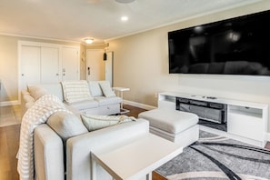 Living Room | Free WiFi | Smart TV