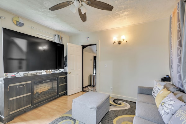 Medford Vacation Rental | 2BR | 1BA | 1,500 Sq Ft | 6 Steps to Access