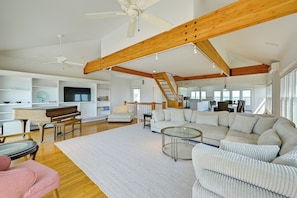 Living Room | Smart TV | Central A/C