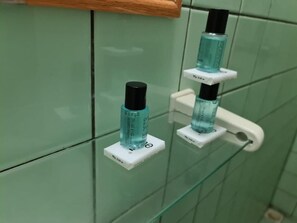 Bathroom amenities