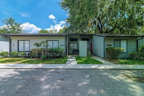 1. Front view of the CONDO 2847. Two parking spots in front of the property