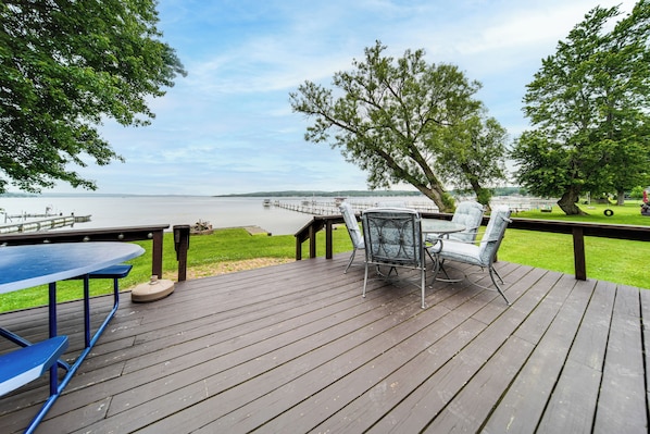 Jamestown Vacation Rental | 3BR | 1BA | 1,400 Sq Ft | 4 Steps Required