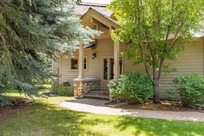 Enter the Elkhorn Home