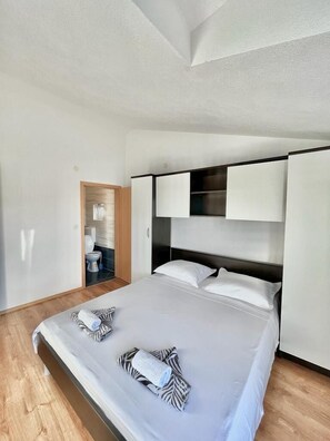 Schlafzimmer 1