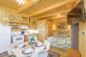 Studio | Living Space | Free WiFi | Smart TV