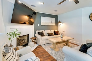 Living Room | Free WiFi | Smart TV | Central A/C | Fireplace | 1st Floor