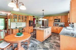 Dining Table | Breakfast Bar | Kitchen